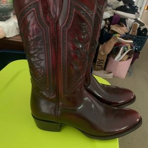 Brand new FRYE boots-M10/w11